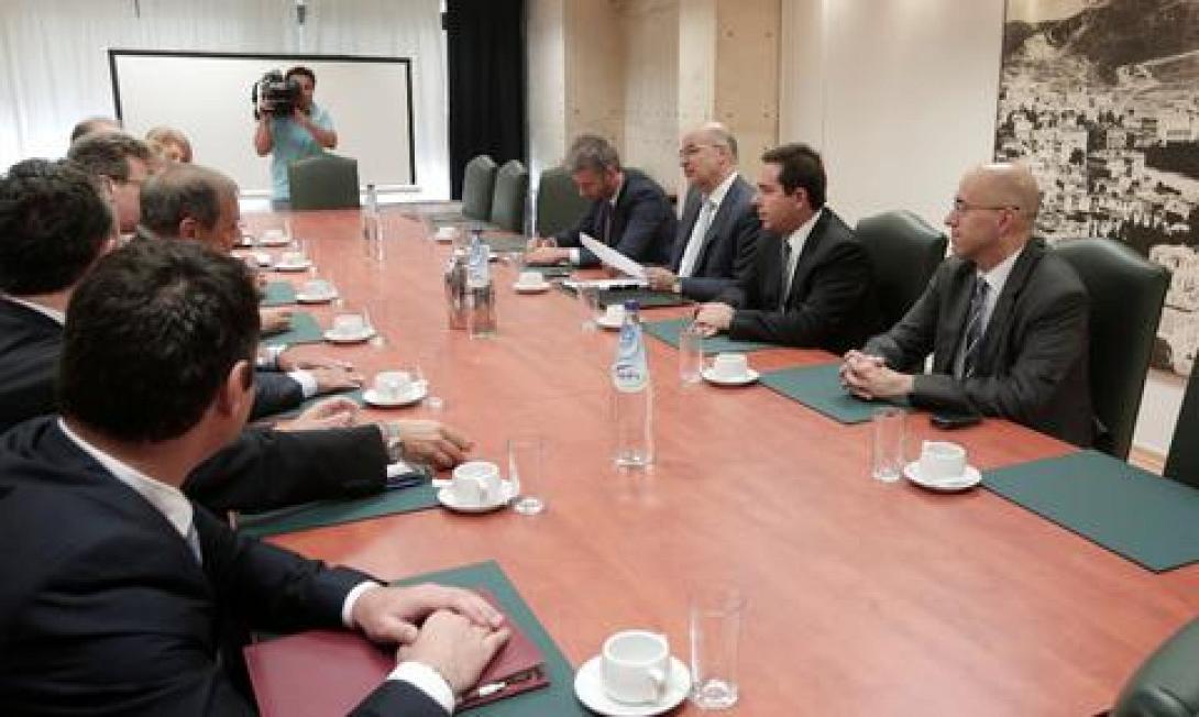 Μέτωπο υπ.Ανάπτυξης - Τραπεζών για τα "κόκκινα" δάνεια και το ΕΣΠΑ