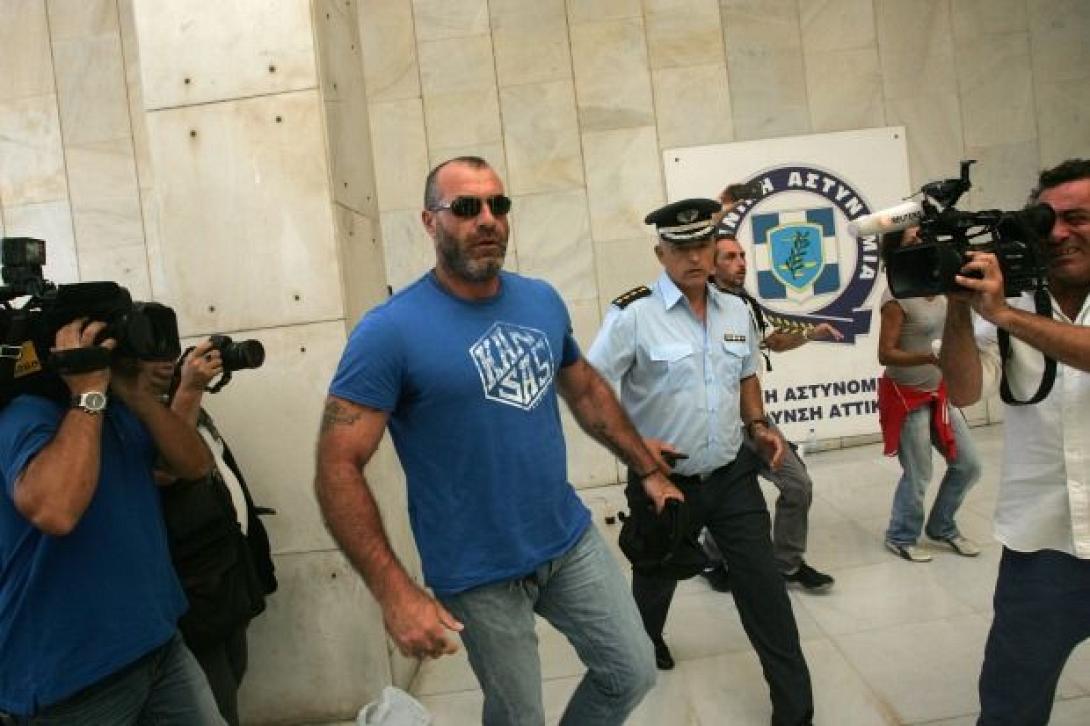 nikos_mihos_hrysi_aygi.jpg