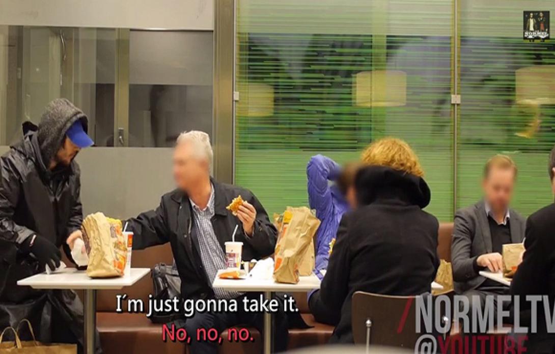 Κοινωνικό πείραμα: Εσείς θα δίνατε το φαγητό κάποιου άλλου σε έναν άστεγο; (βίντεο)