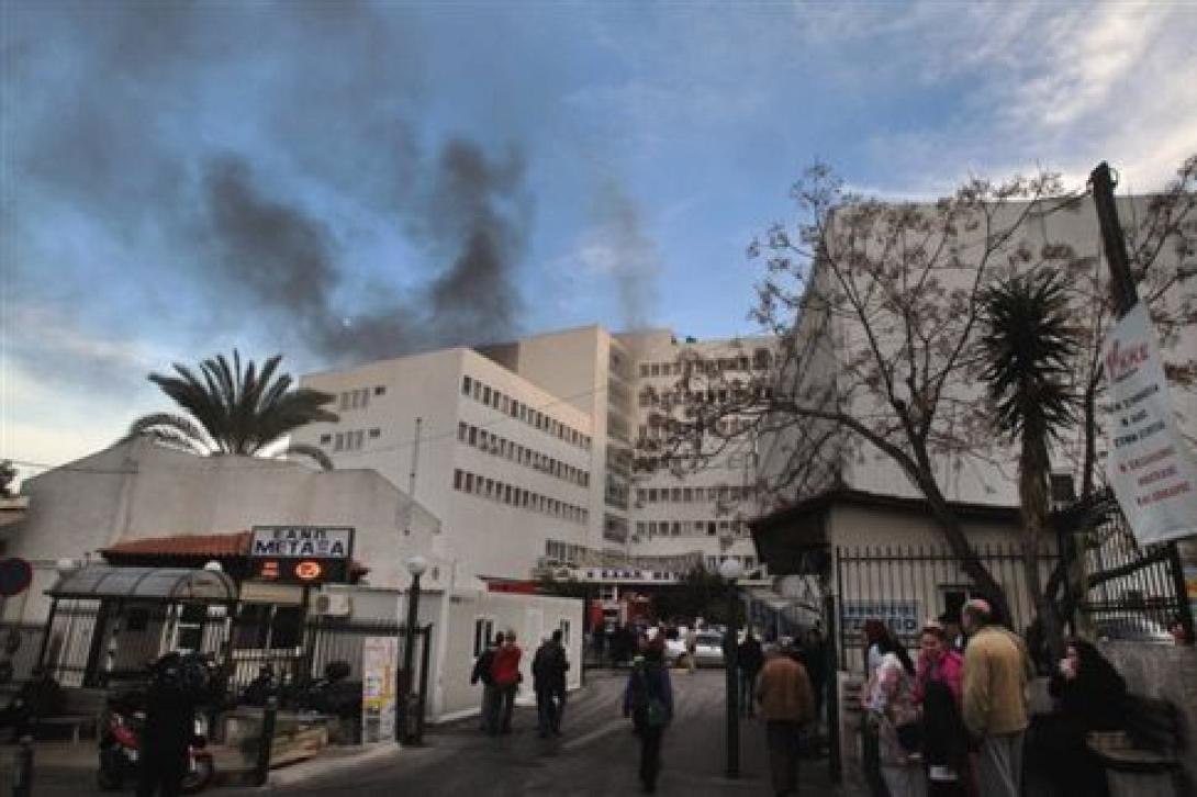 Ψάχνουν τα αίτια της φωτιάς στο νοσοκομείο "Μεταξά"