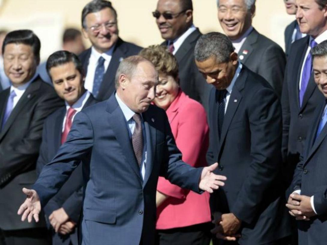 obama_bows_putin_2013.jpg