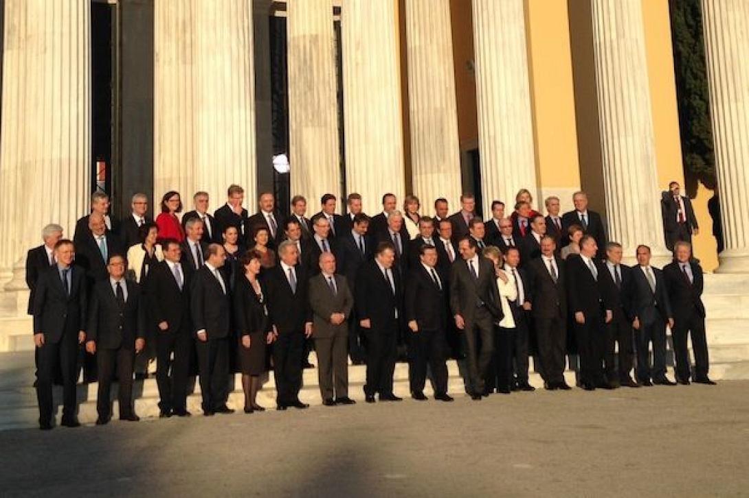 Όταν ο φακός έχει κέφια, ακόμη και στην έναρξη της ελληνικής προεδρίας