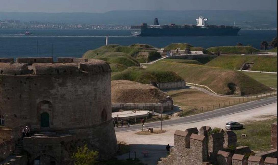 Καταιγίδα &quot;κλείνει&quot; τα Στενά των Δαρδανελίων στην Τουρκία