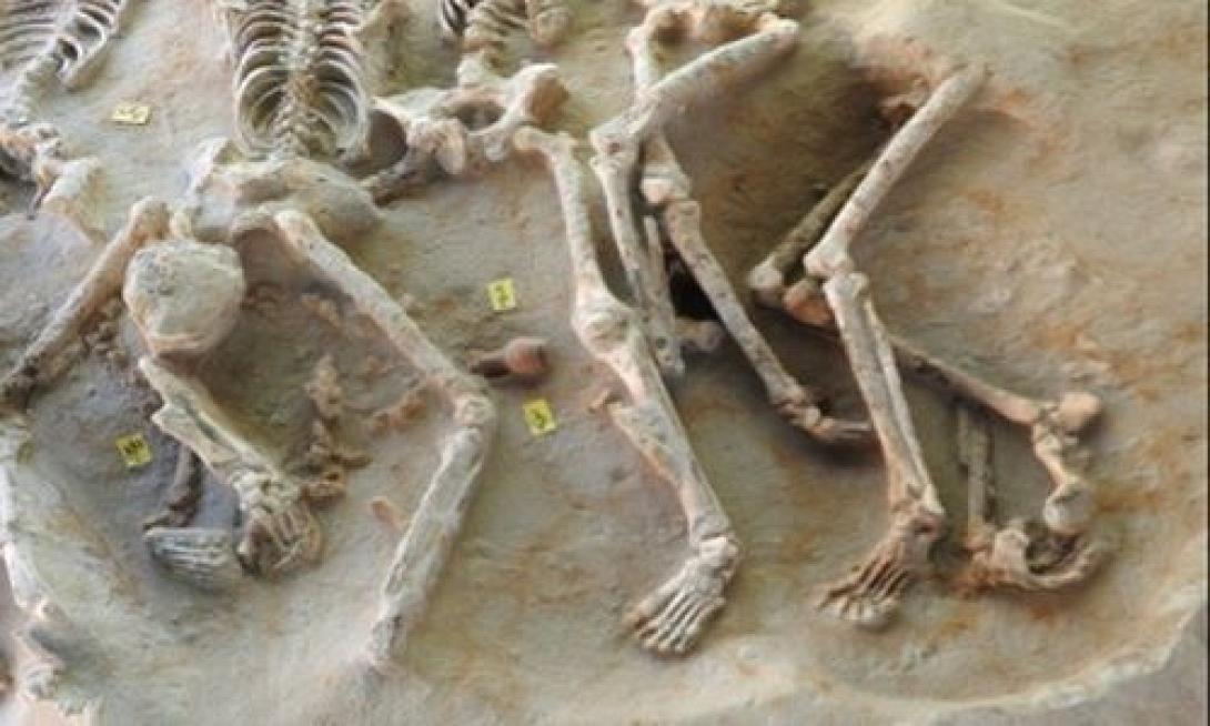 omadikos-tafos-sto-faliriko