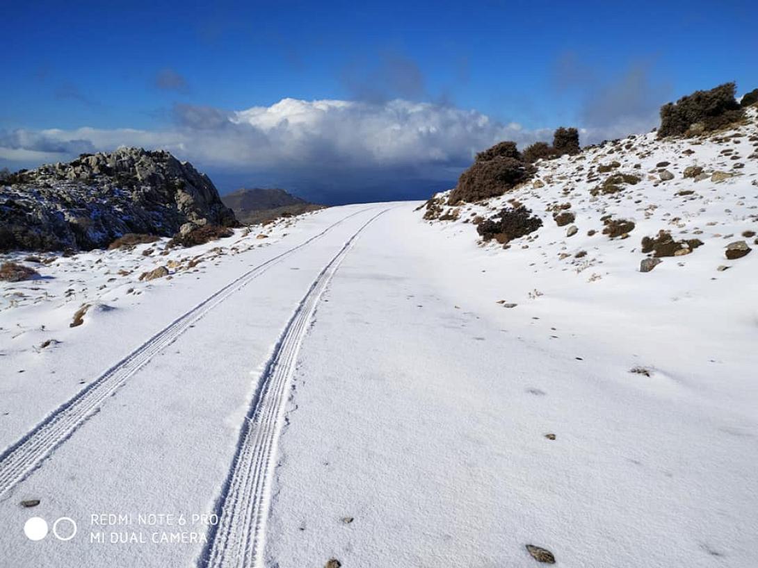 Υπέροχες εικόνες με το χιόνι να να έχει καλύψει τα πάντα