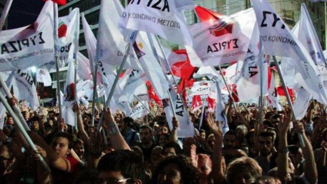 Πανηγυρισμοί στην πλ.Κλαυθμώνος, μετά τα πρώτα exit polls (βίντεο)
