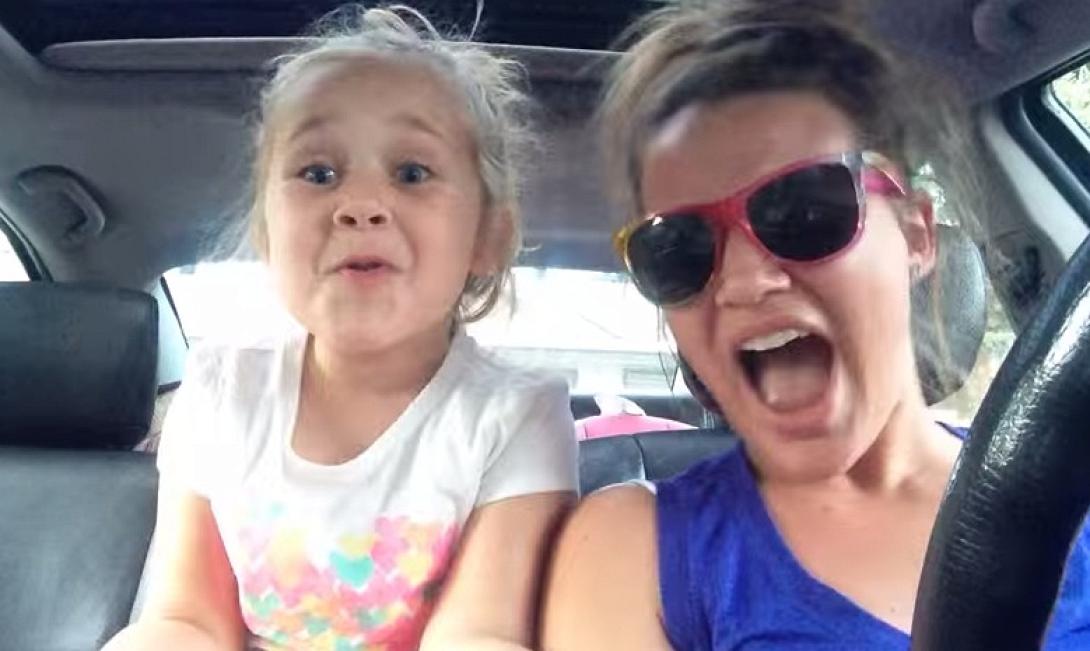 Μαμά και κόρη τραγουδούν και εντυπωσιάζουν (βίντεο)