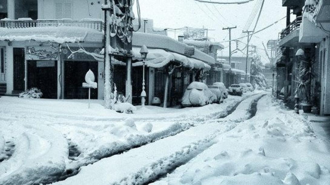 Η Κρήτη ντύθηκε στα λευκά - Χωρίς ρεύμα πολλές περιοχές του νησιού