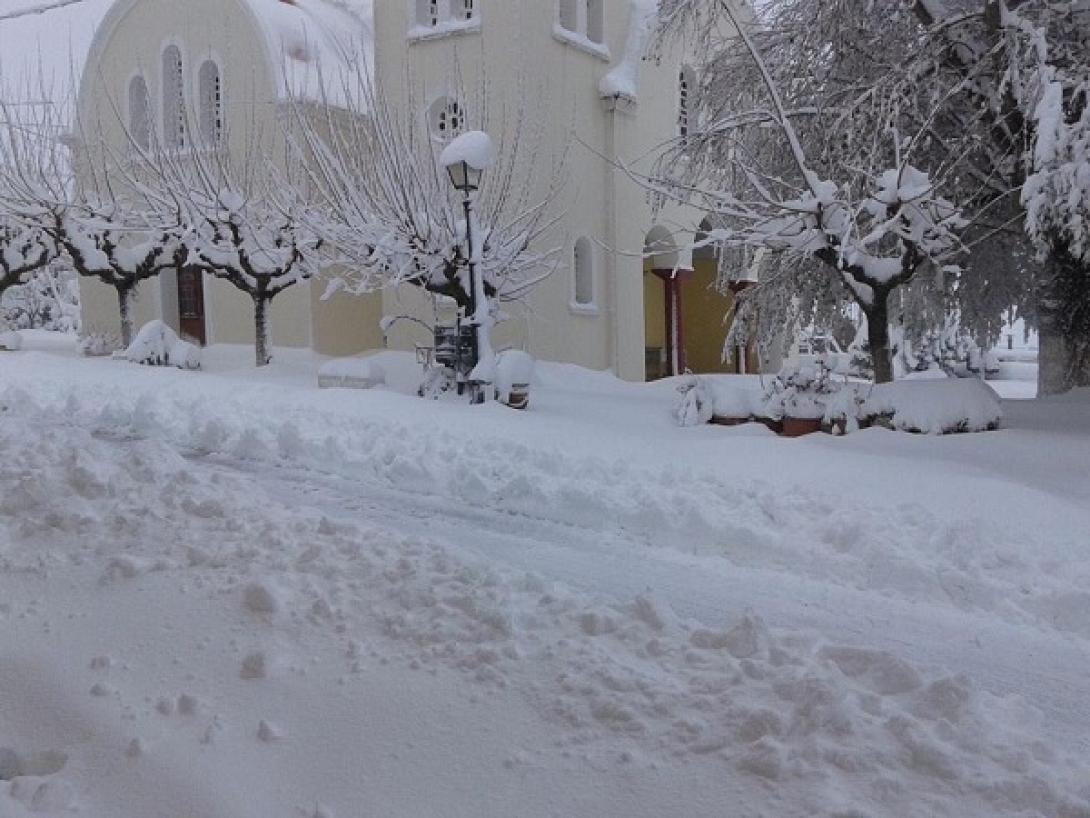 Πυκνές χιονοπτώσεις, διακοπές ρεύματος και προβλήματα από την κακοκαιρία στην Κρήτη