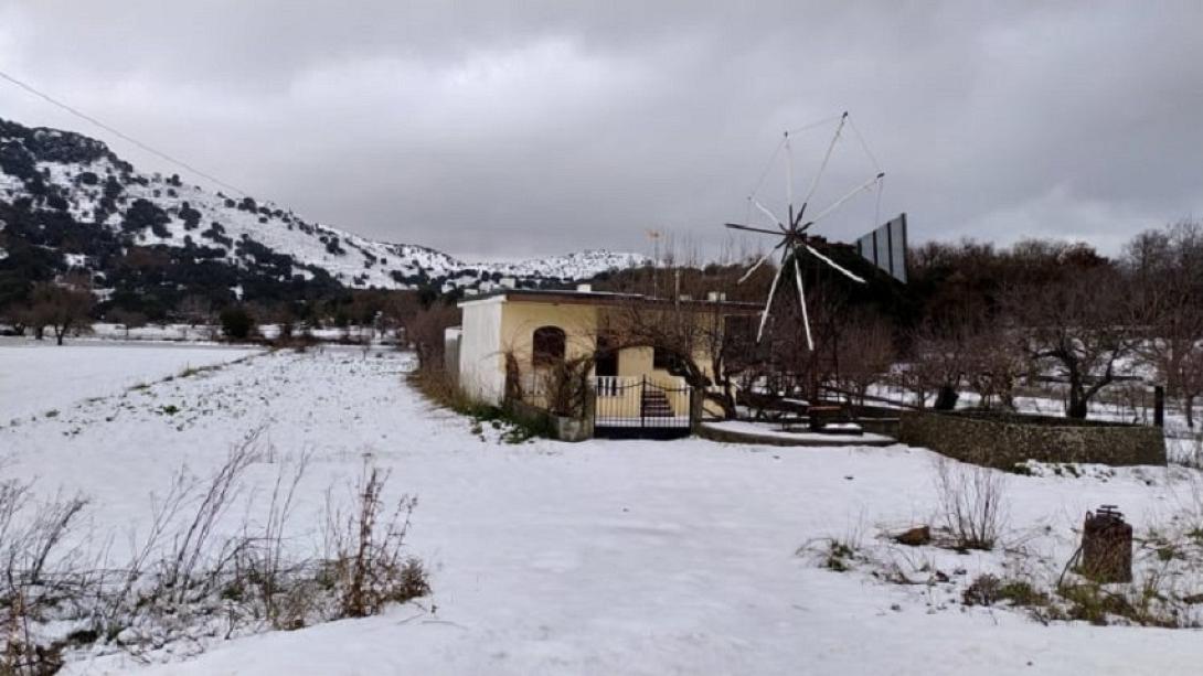 Λευκό τοπίο στο Οροπέδιο Λασιθίου