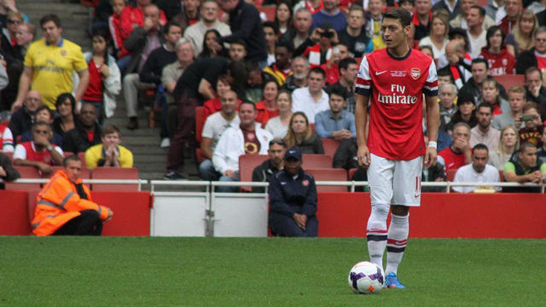 Εκτός για τρείς μήνες ο Οζίλ