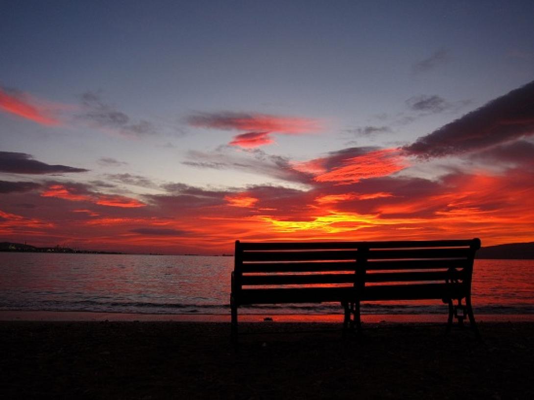 Λαμία: Κάθισε στο παγκάκι μπροστά στη θάλασσα και αυτοπυροβολήθηκε...