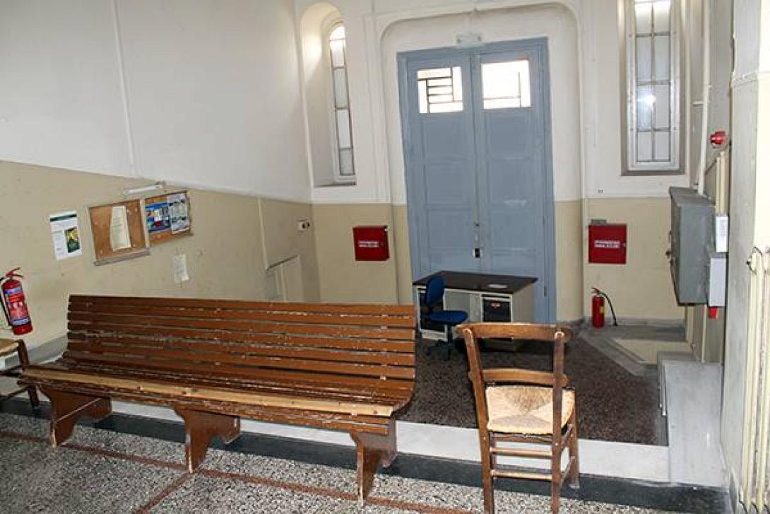Τα αυτοσχέδια &quot;αναχώματα&quot; στο Δικαστικό Μέγαρο Ηρακλείου