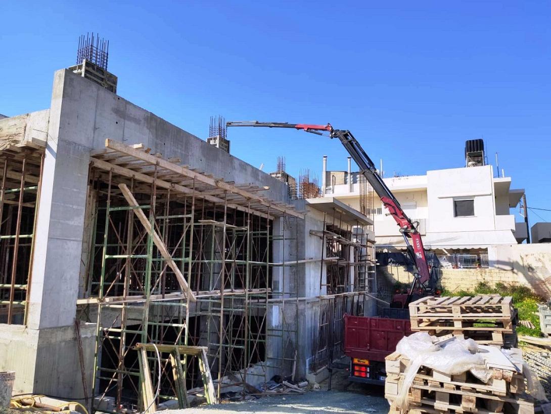 Στον υπό ανέγερση παιδικό σταθμού στις Μεσαμπελιές ο Βασίλης Λαμπρινός