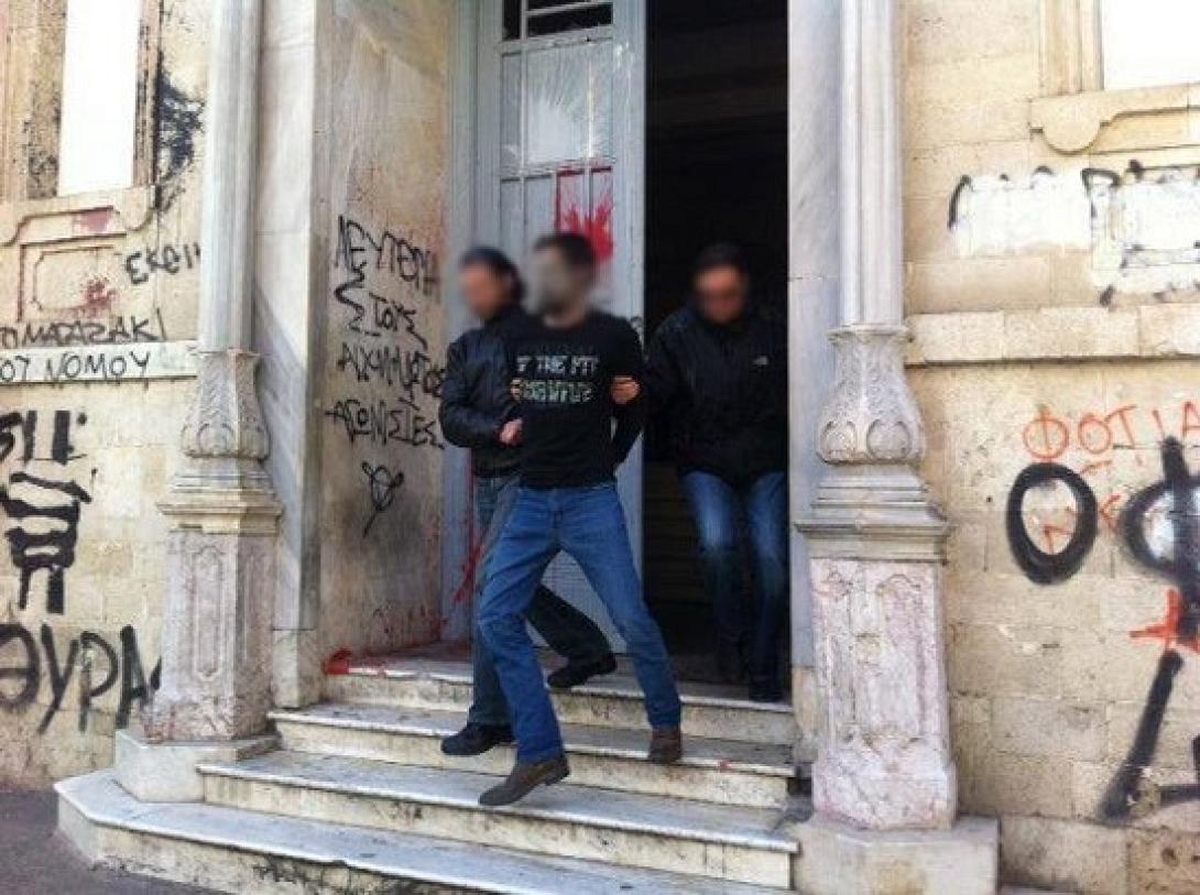 Δειλοί και ενώπιον του Εισαγγελέα οι δύο &quot;νταήδες&quot; που σκότωσαν με μαγκούρες τον 51χρονο στο Αντισκάρι