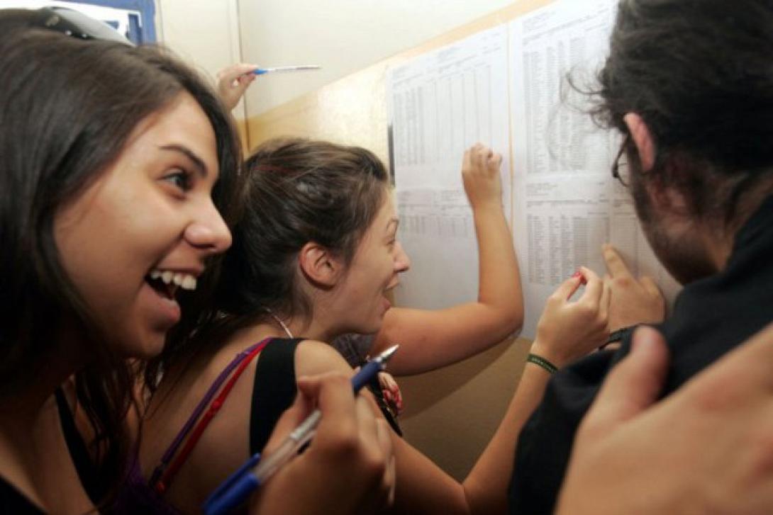 Τέλος στην αγωνία των υποψηφίων των Πανελλαδικών - Αναρτήθηκαν τα αποτελέσματα