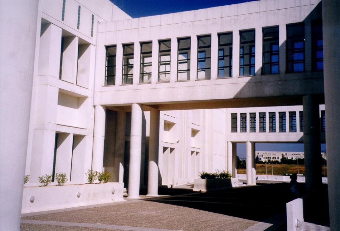 &quot;Τι θα κάνετε κύριοι υποψήφιοι της Κρήτης για τη διαθεσιμότητα&quot; ρωτούν οι υπάλληλοι του Πανεπιστημίου