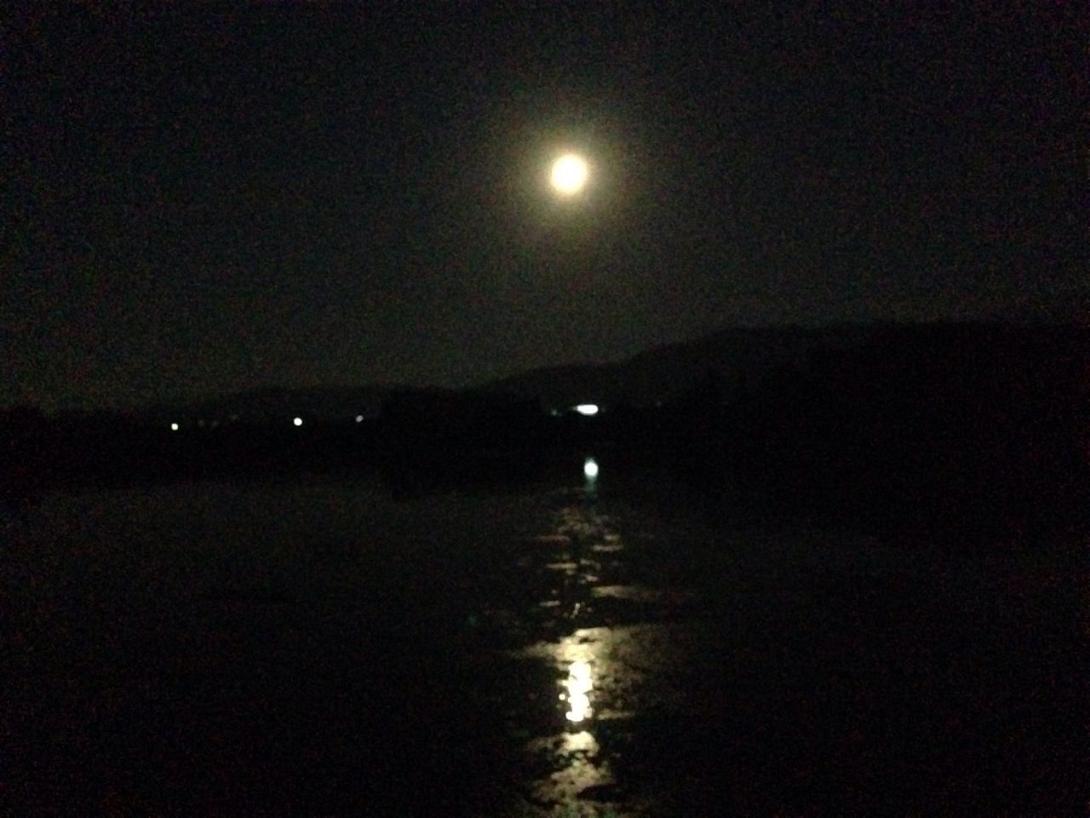 Αυγουστιάτικη πανσέληνος στη λίμνη της Αγιάς