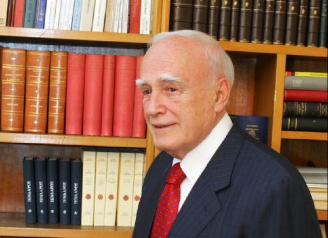 Φούντωσε τα εκλογικά σενάρια ο αποχαιρετισμός Παπούλια 