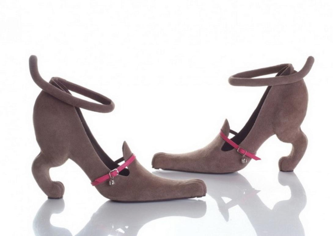 papoytsi_skylos_shoes_dog.jpg