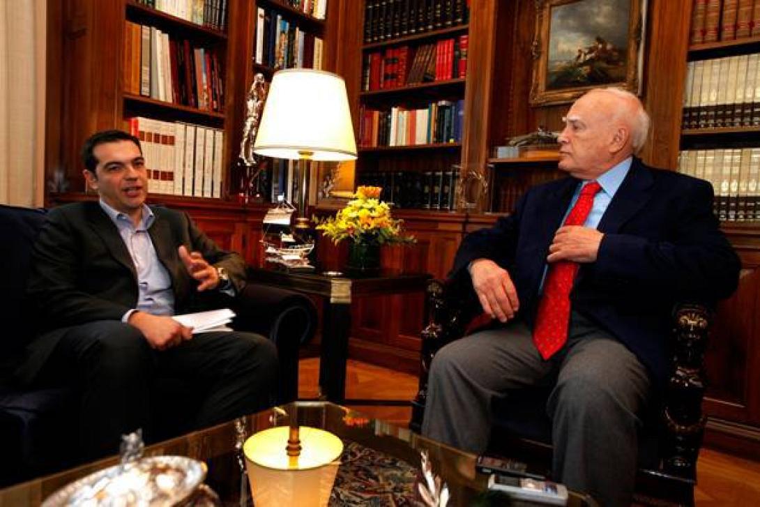 Τηλεφωνική επικοινωνία του Κ. Παπούλια με τον Αλ. Τσίπρα