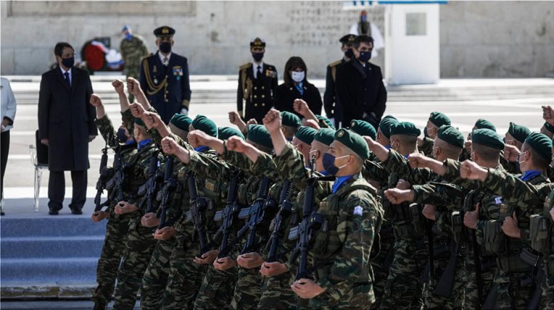 Στιγμιότυπο από την παρέλαση της Αθήνας