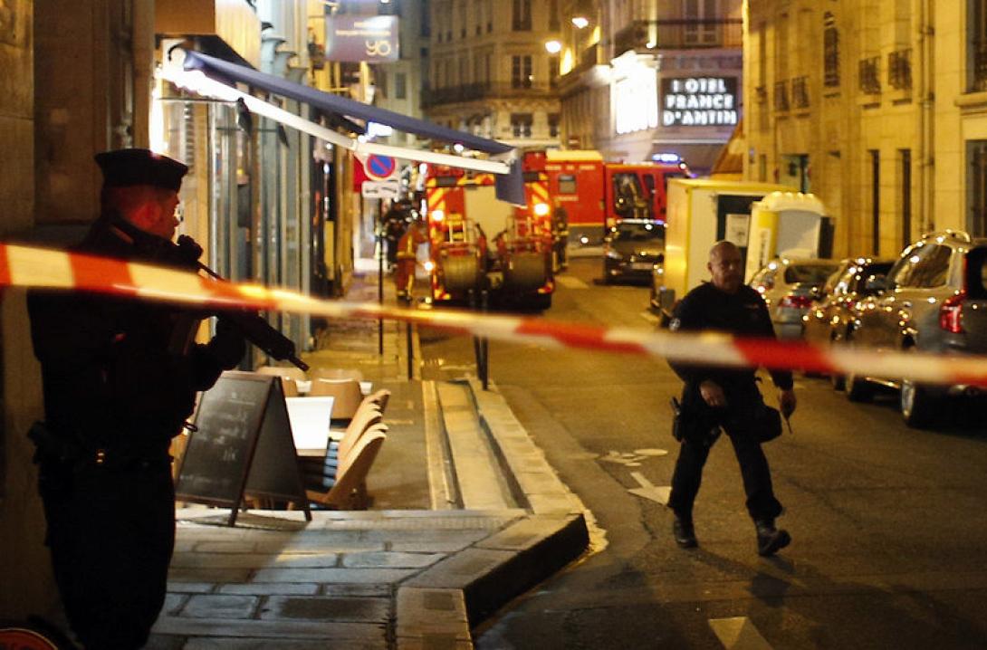 parisiepithesi2.jpg