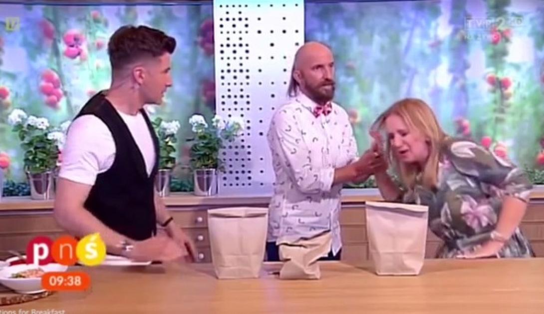 παρουσιαστρια τρικ 