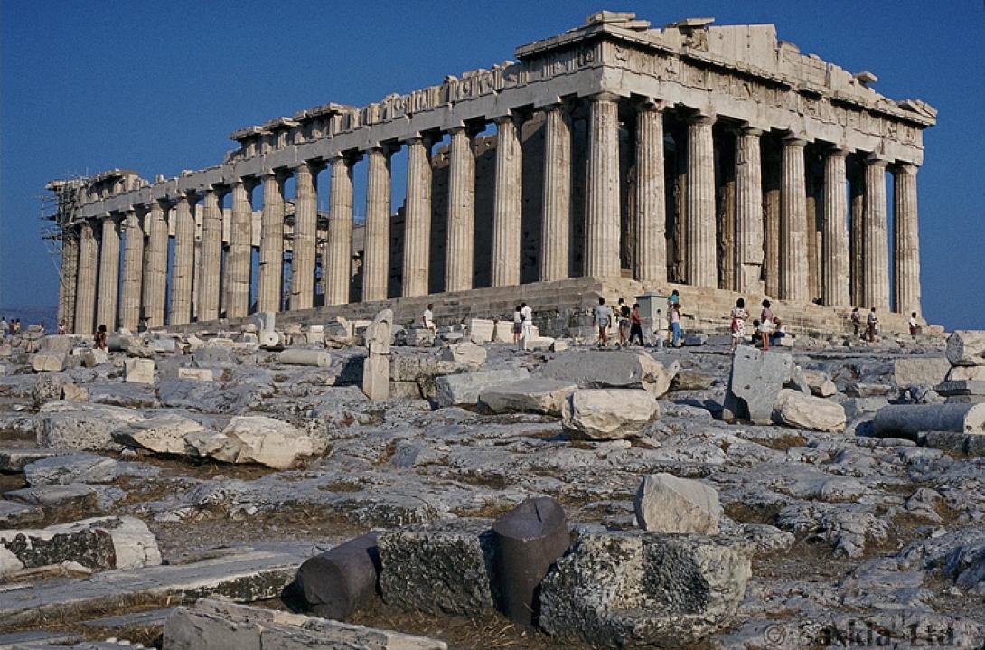 Ρώσοι τουρίστες προκάλεσαν φθορές σε τοιχίο του Παρθενώνα