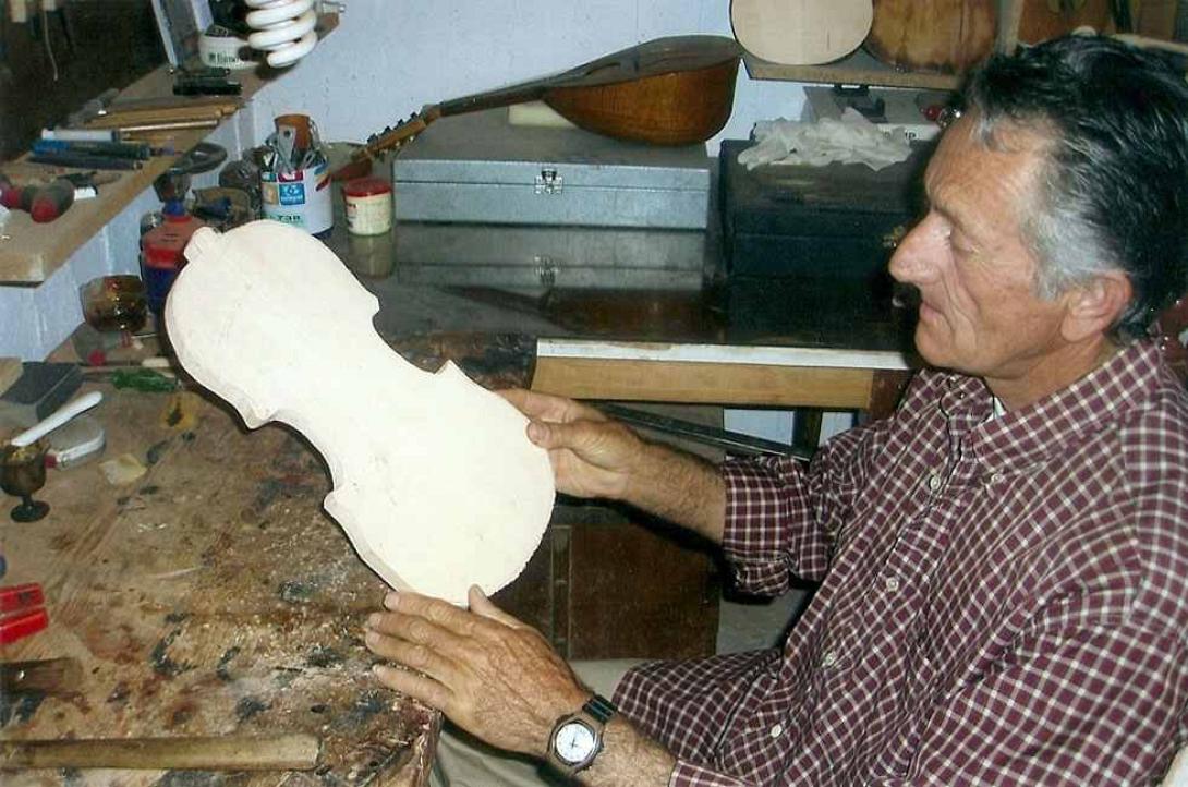 Στέργιος Πασχαλάκης: ο…Στραντιβάριους της Σητείας