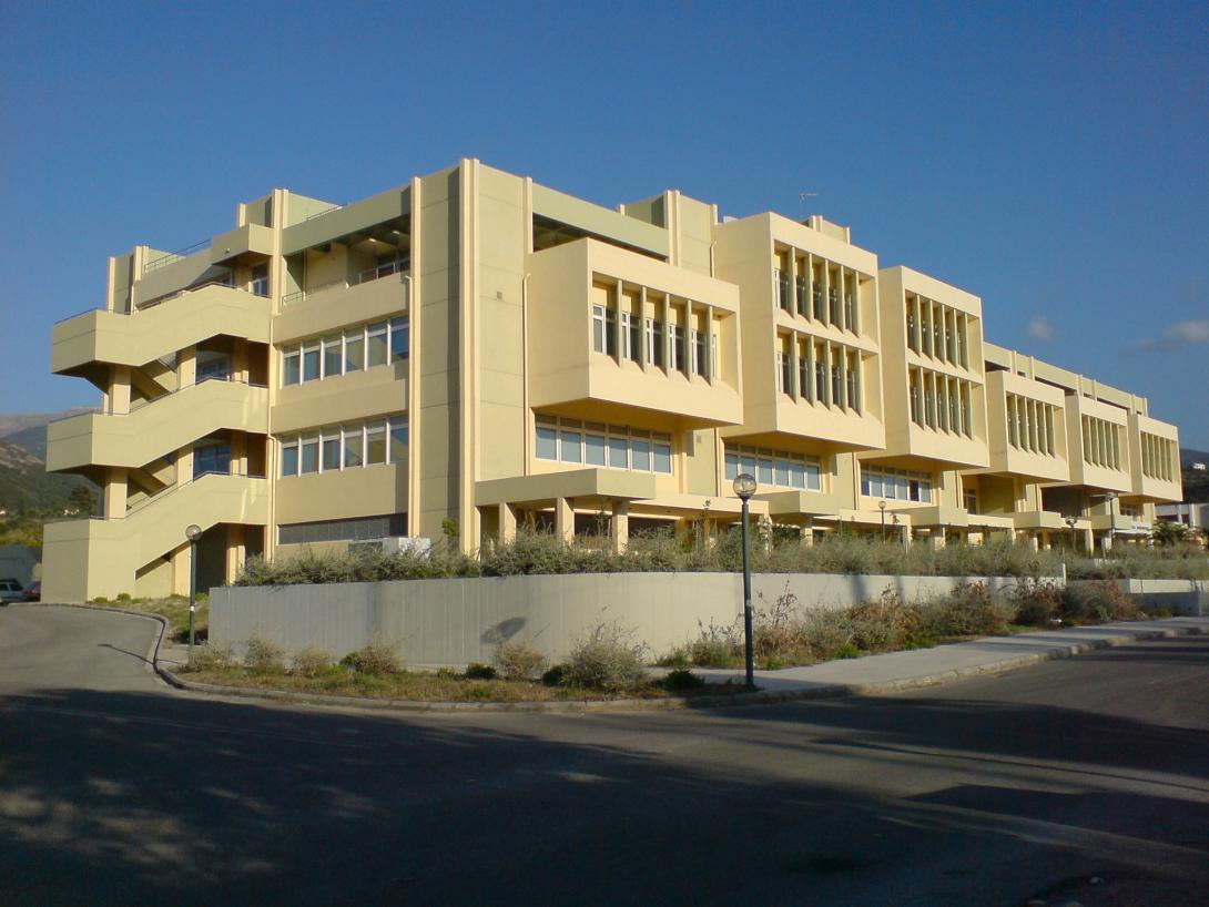 Φοιτητής στο Πανεπιστήμιο Πατρών απειλούσε να αυτοκτονήσει πηδώντας από την οροφή