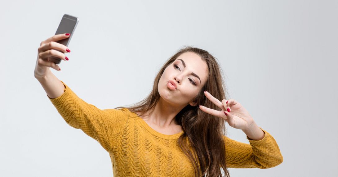 peace_sign_selfie_fb.jpg