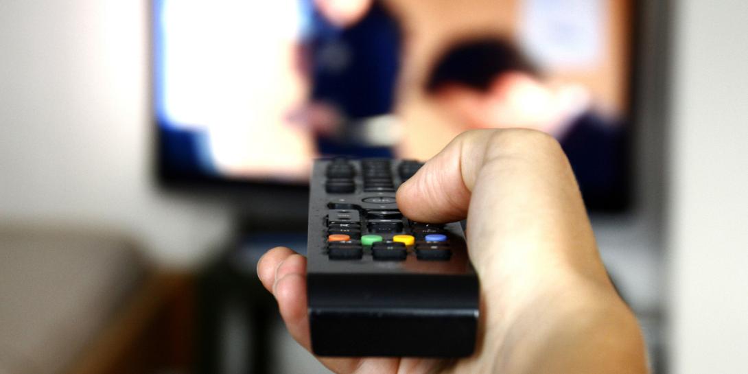 watching-tv,τηλεοραση