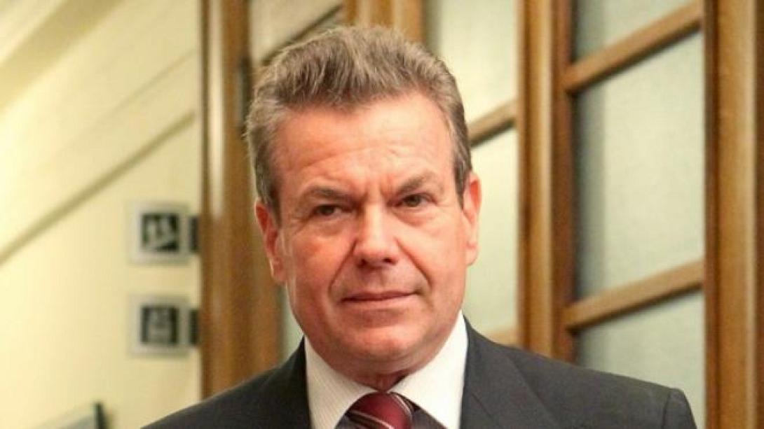 τάσος πετρόπουλος