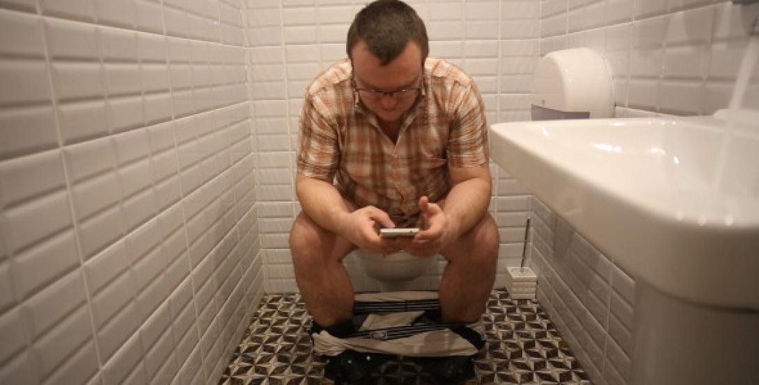 phone-in-toilet.jpg