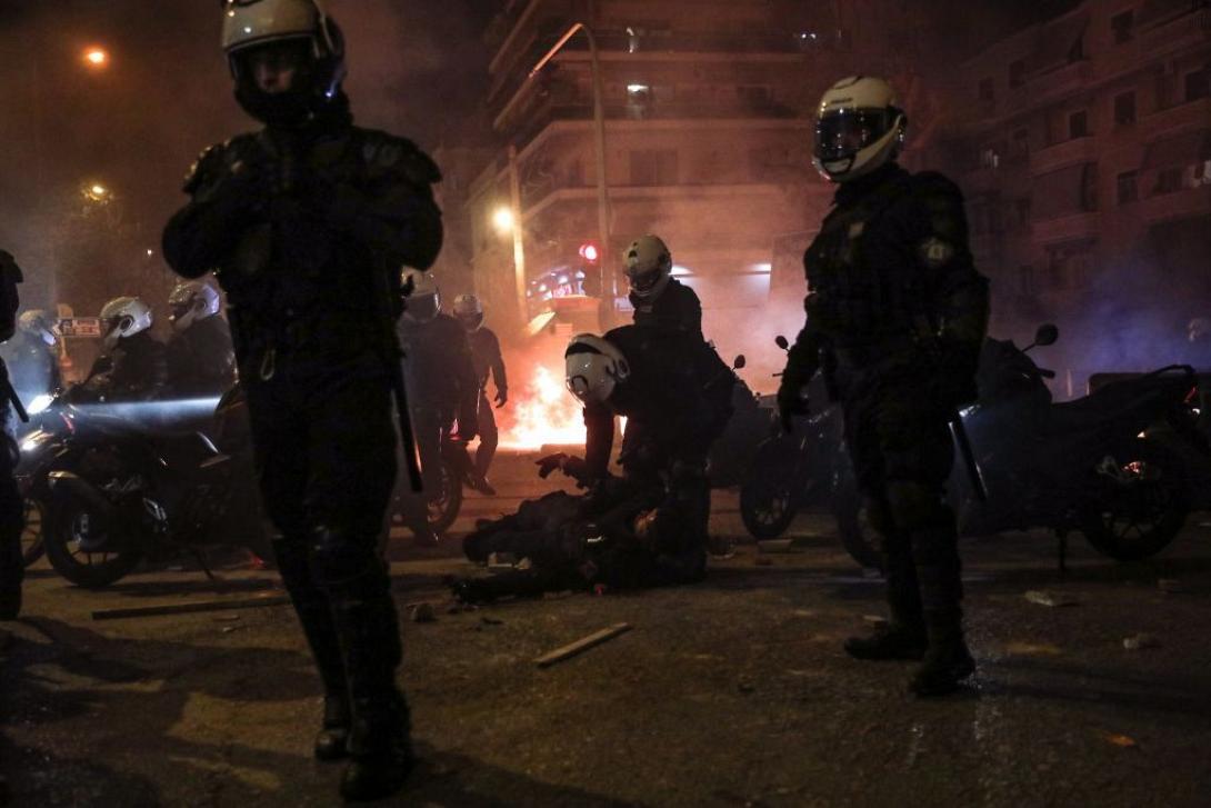 αστυνομια νεα σμυρνη τραυματιας αστυνομικος