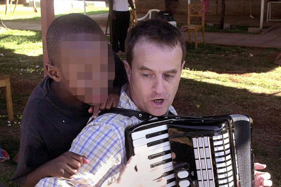 Βρετανία: Έπεσαν θύματα σεξουαλικής κακοποίησης από πιλότο 