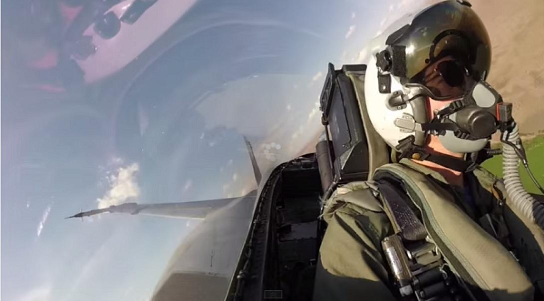 Πως είναι να πετάς με F-18 (βίντεο)