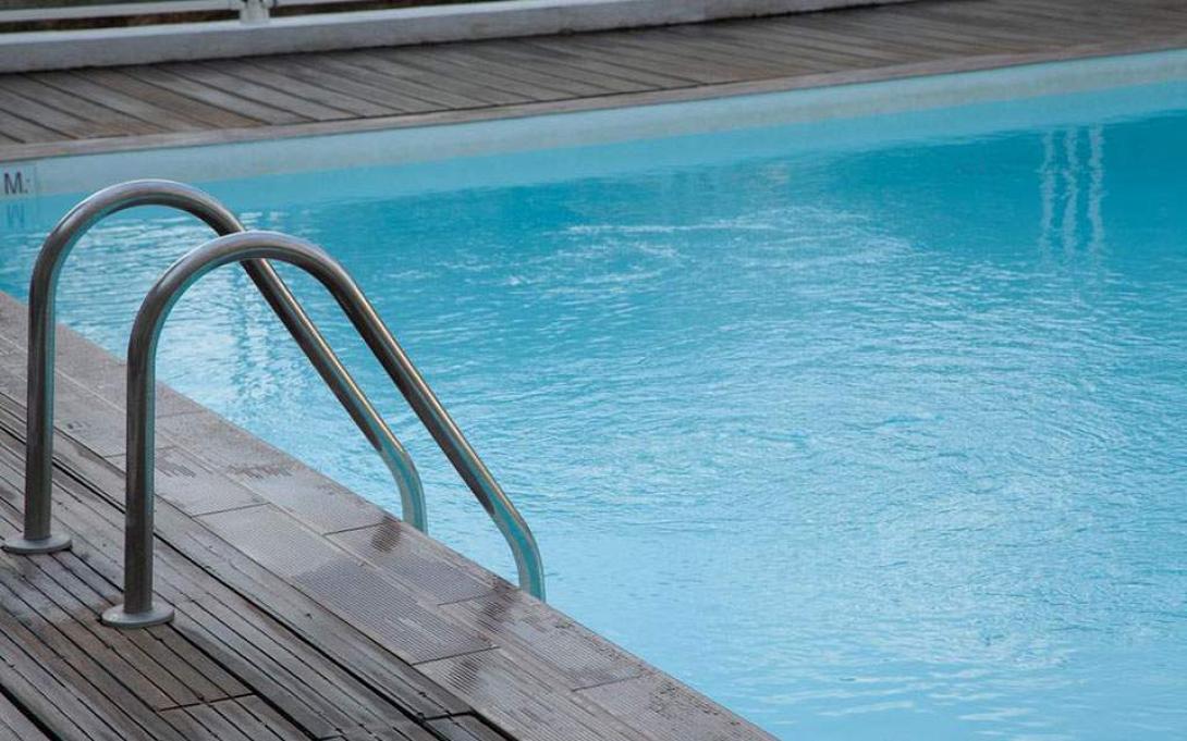 Τραγωδία: Πατέρας και τα δυο παιδιά του πνίγηκαν σε πισίνα.jpg