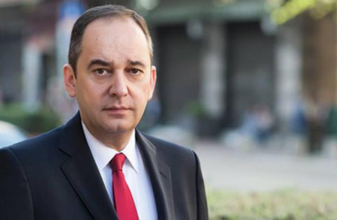 plakiotakis_900021990.jpg