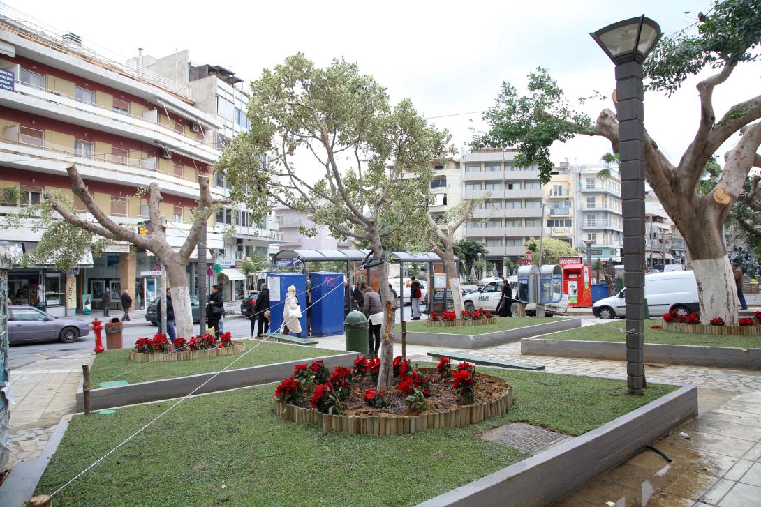 πλατεια κορναρου λουλουδια