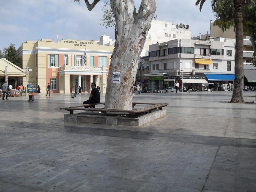 Τα εκλογικά κέντρα των κομμάτων στο Ηράκλειο και οι προετοιμασίες τους