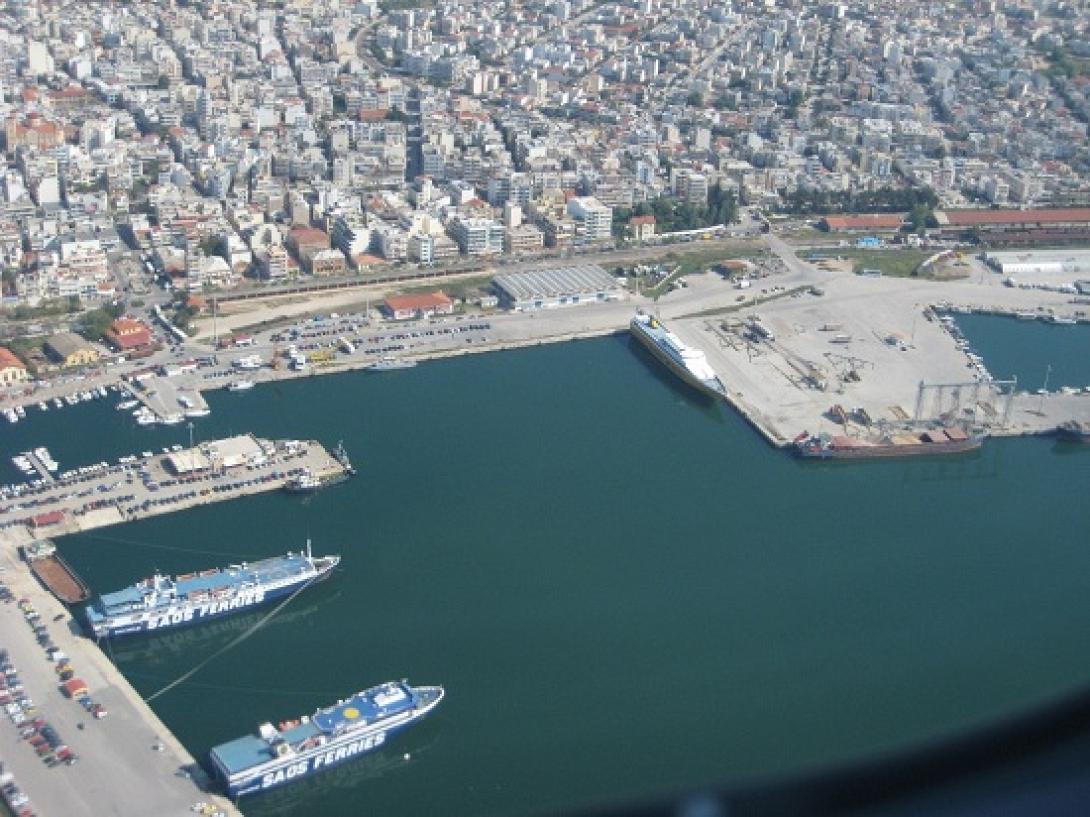 Αλεξανδρούπολη: Ανήλικοι εγκλωβίστηκαν στα βράχια του λιμανιού