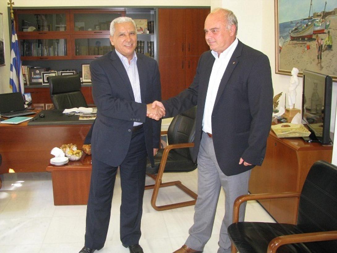 Ο Πρέσβης της Λιβύης στο Επιμελητήριο Ηρακλείου