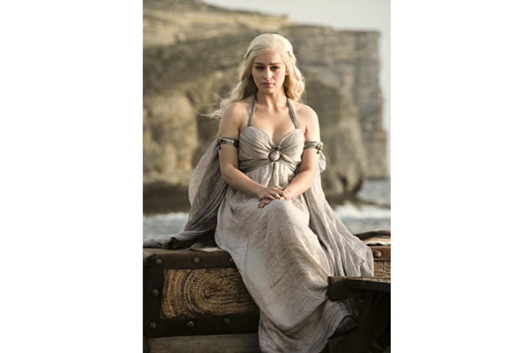 Η τηλεοπτική Queen Khaleesi .. σε μια πολύ ενδιαφέρουσα έκδοση.