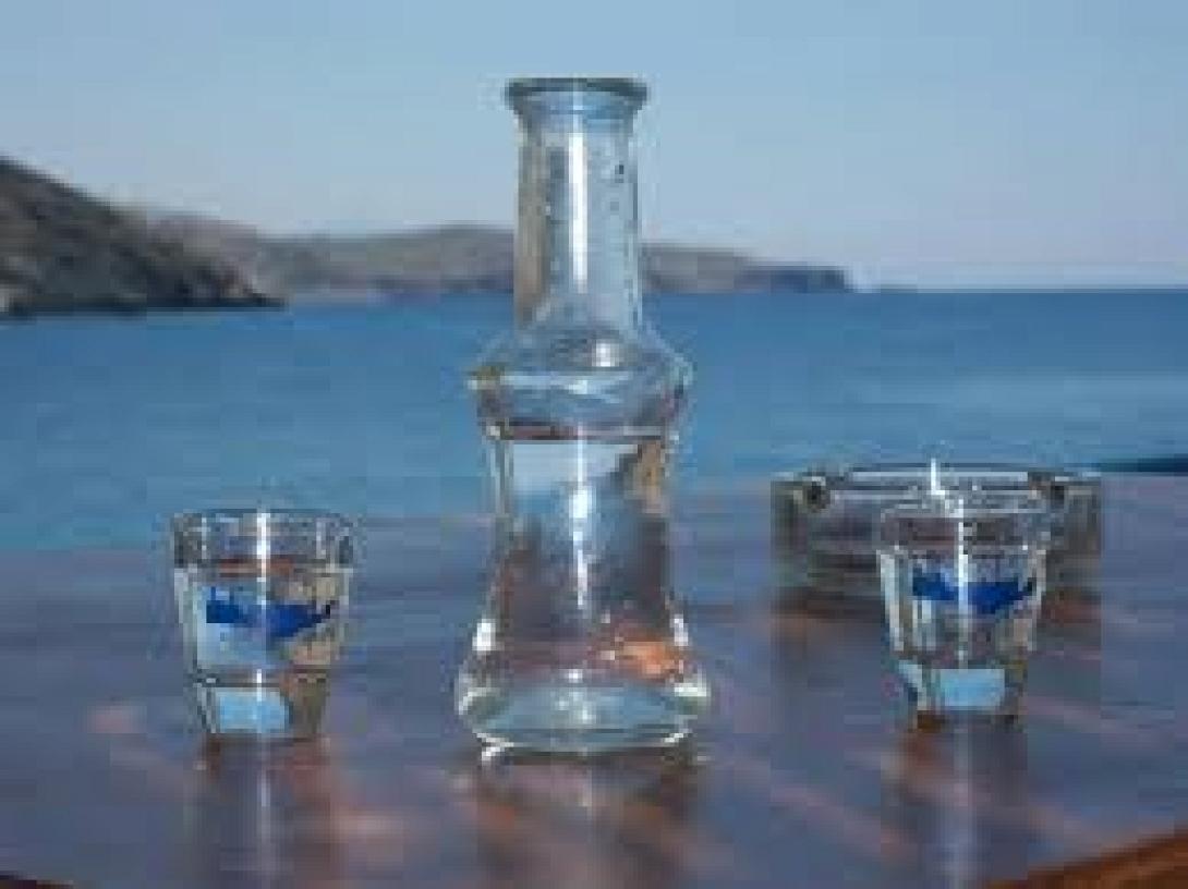 Στη Βουλή το θέμα της κρητικής τσικουδιάς