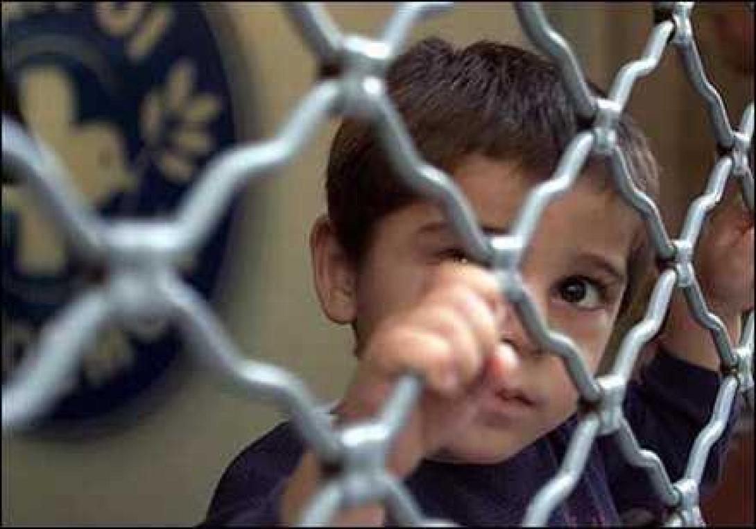 refugee-gr_100.jpg