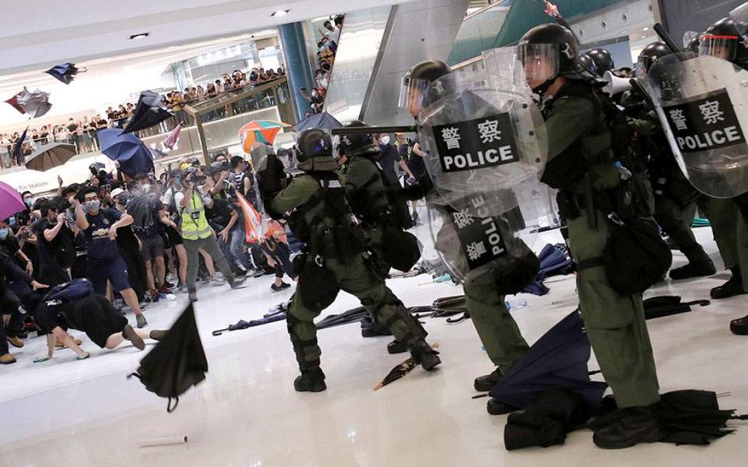 riot-police-thumb-large.jpg