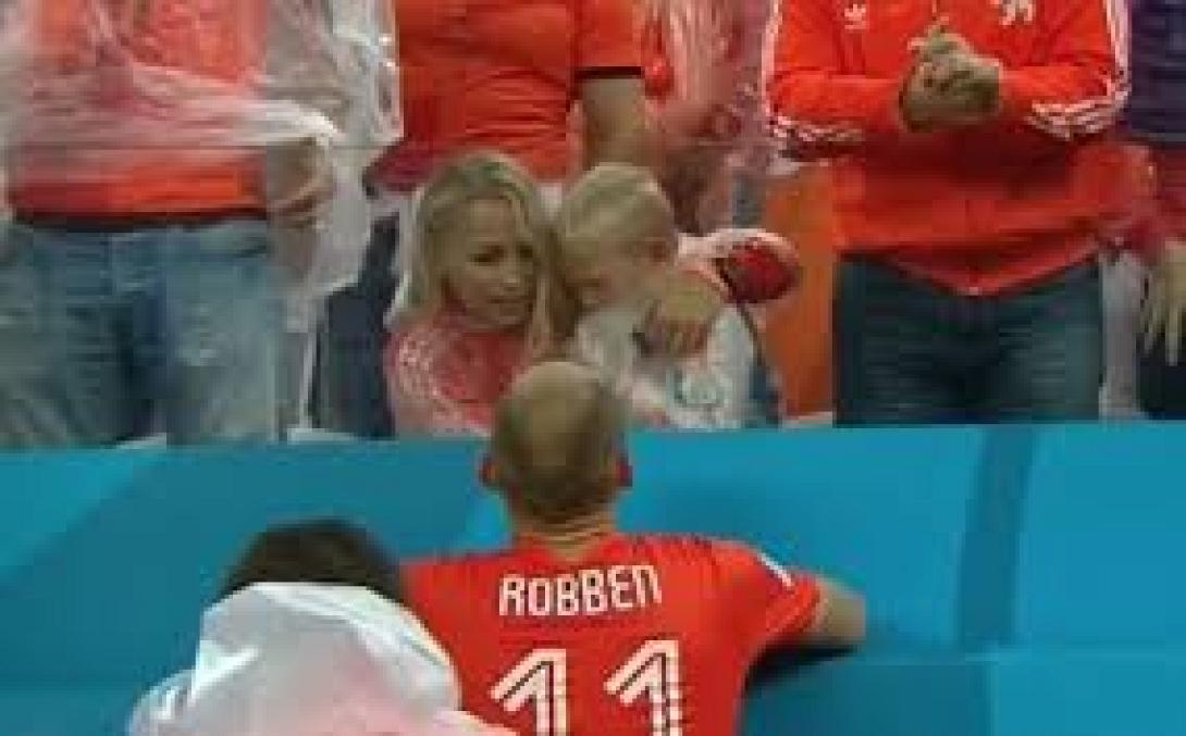 Απαρηγόρητος ο Robben junior για τον αποκλεισμό της Ολλανδίας... (βίντεο)
