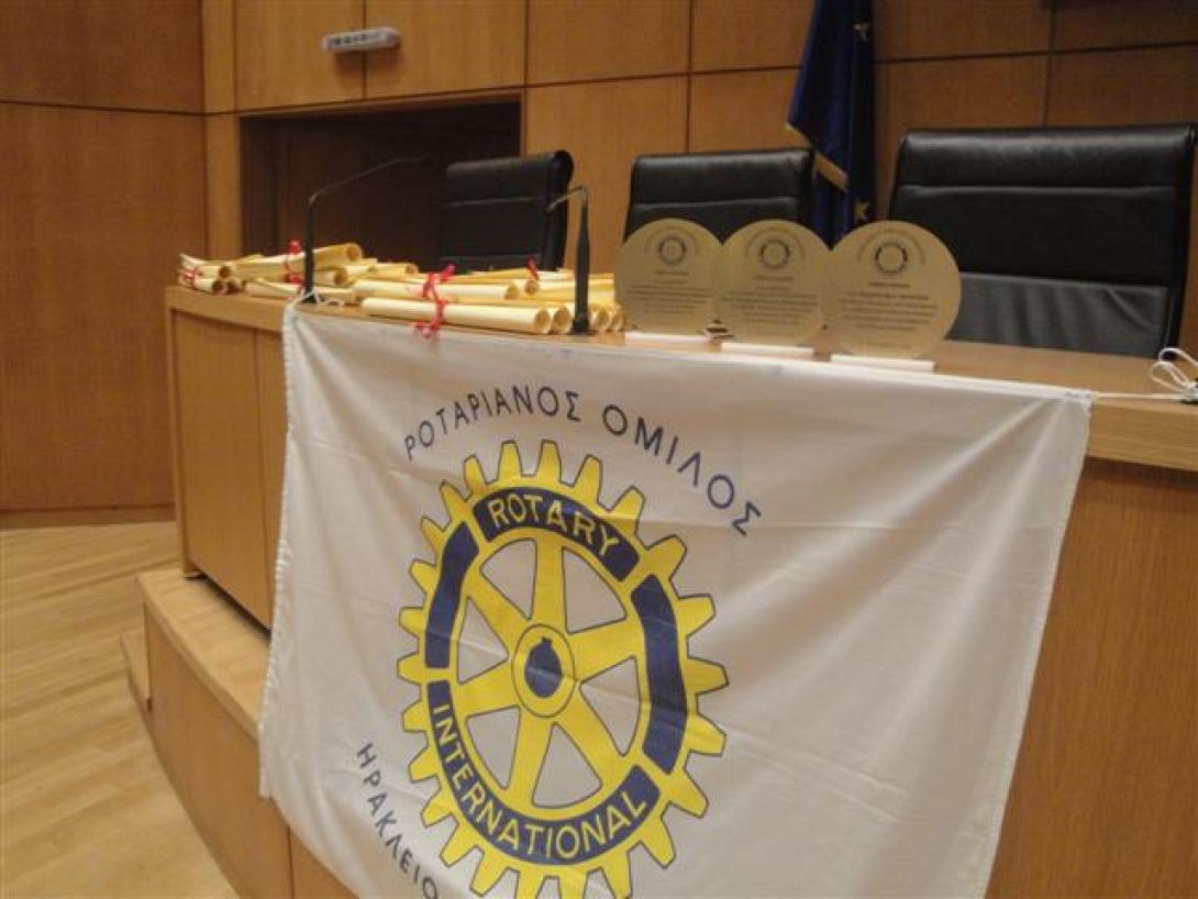 Βράβευση αποφοίτων νυχτερινών λυκείων του Ηρακλείου από τον Ροταριανό Όμιλο